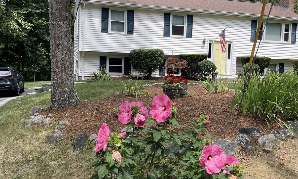 Foxboro House | 1.5 miles from World Cup action. Brilliant 3-bedroom house with AC.