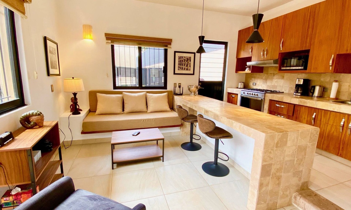 San Antonio Tlayacapan House | 1 Bdrm Guest House -Walk to Everything -Bikes-Gym-Pickleball Court-Golf Cart