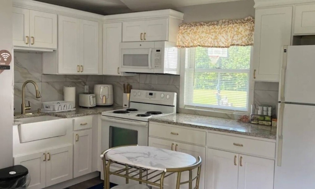 Waterbury House | 1-bedroom vacation home 22 minutes from Quinnipiac University