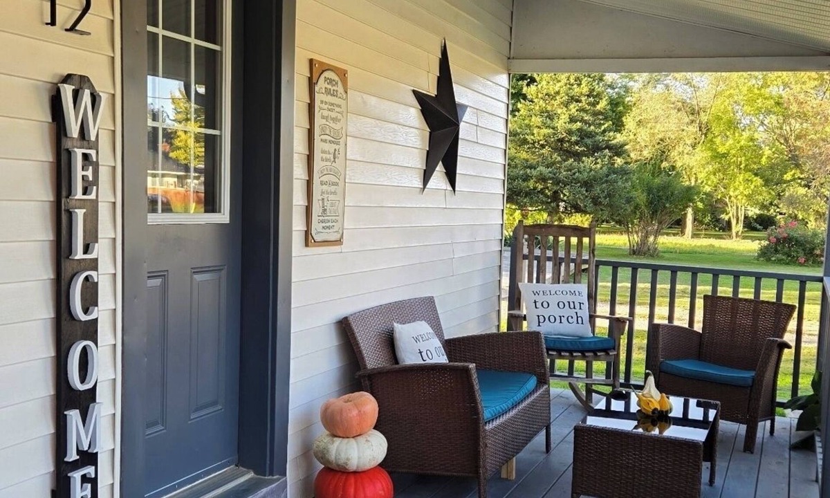 Forest Cottage | 10 minutes to beaches. Family-sized farmhouse with games room and yoga studio.