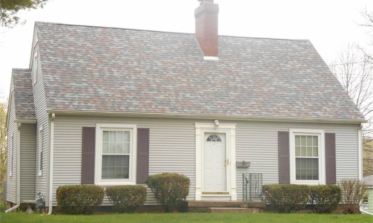 Davenport House | 2 bedroom/1 bath house close to hospitals and attractions in East Davenport.