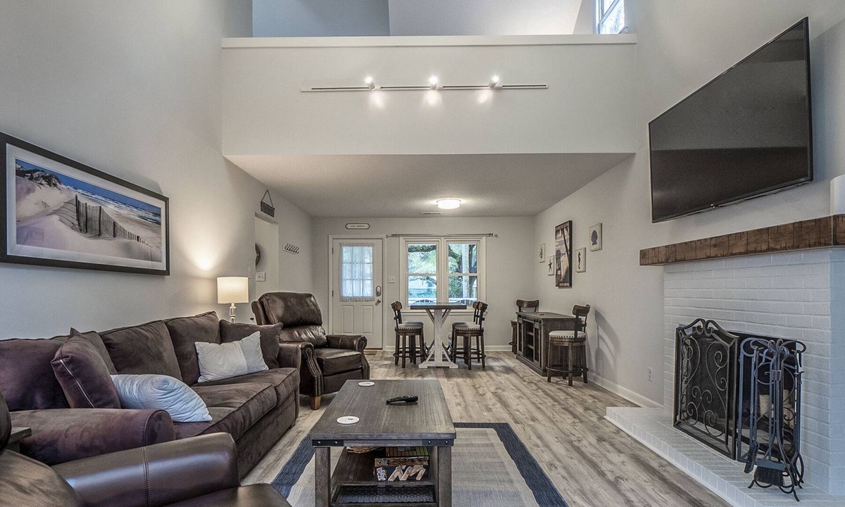 Tarpon Pond Cottage | 2 BR + Loft/2BA Tarpon Pond Cottage! Great Views! Amenity access included