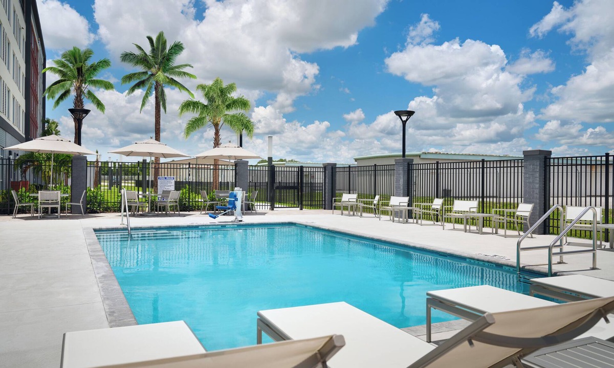 Melbourne Hotel | 2 Modern Rooms w/Sofa bed Ideal for Family Stay | Breakfast Included