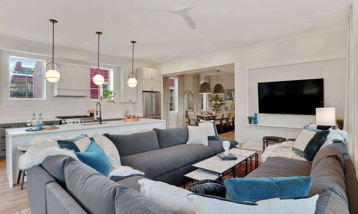 Faubourg Lafayette Hotel | 2 Suits Combo | 12BR Near French Quarter