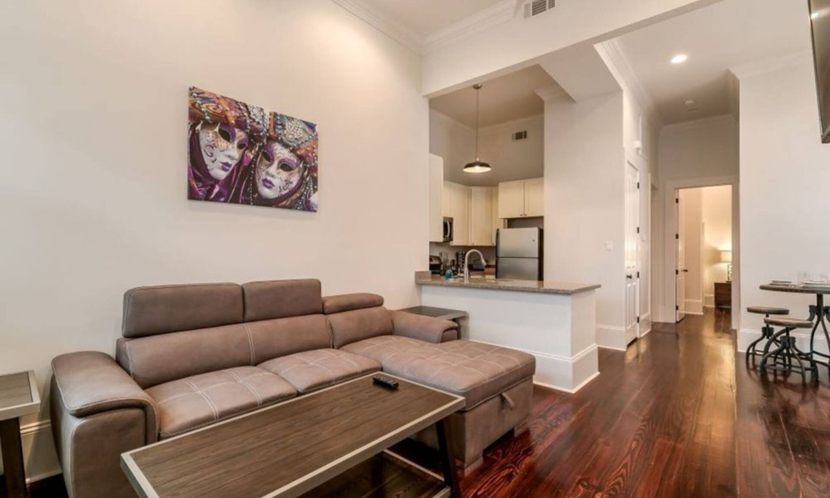 Faubourg Lafayette Condo | 20% OFF Monthly | 10% OFF Weekly-Residences Du Carondelet #1525 D