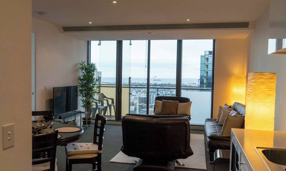 Southbank Apartment | 2BDR City Views with Pool and Tennis Court