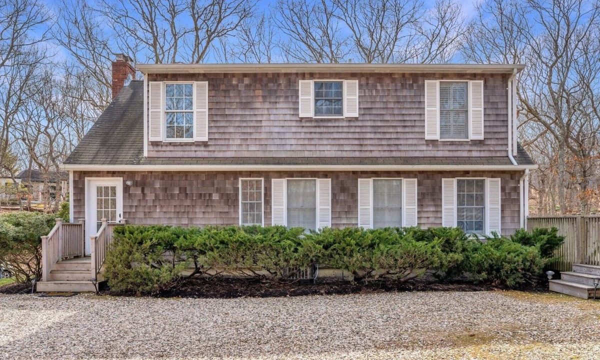 Amagansett North House | 3 Bedroom 3 Bath House on 2 private acres in Amagansett. Large Pool, Firepit