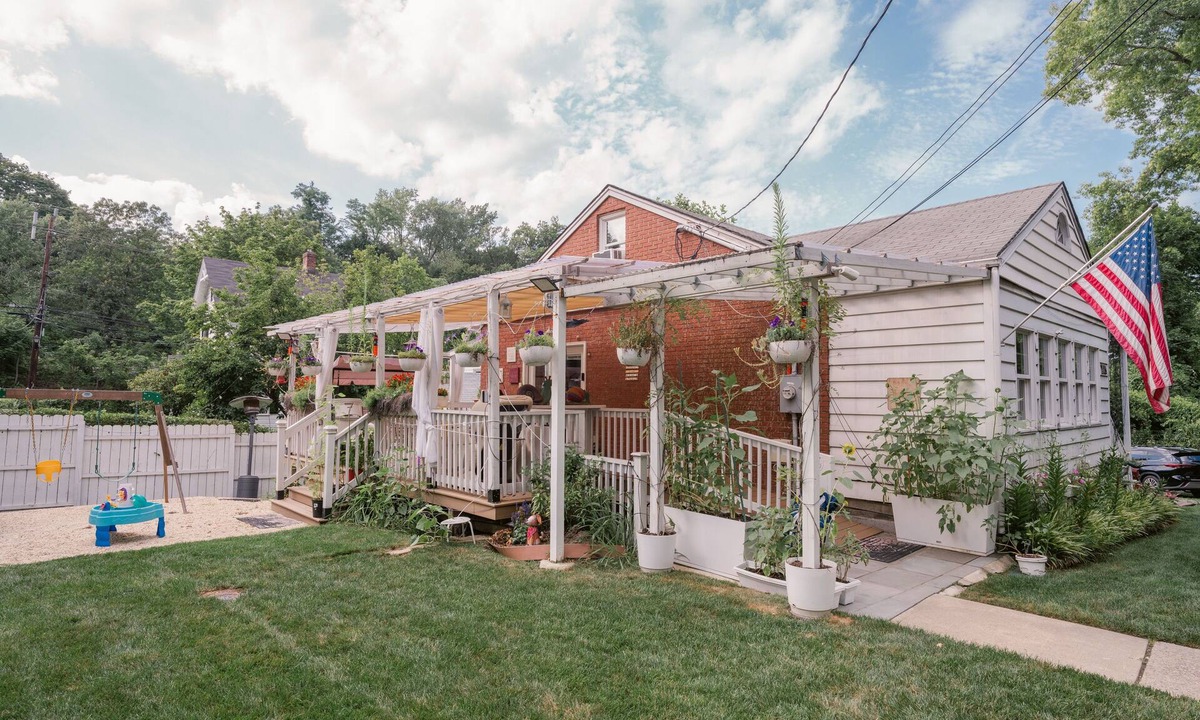 Roslyn House | 3Bedrooms+2Bath- Modern vibe in historic Roslyn home on Long Island