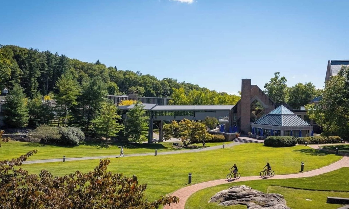Ossining Hotel | 4 Double Guestrooms | Stylish Modern Lodging for Leisure and Weekend Trips
