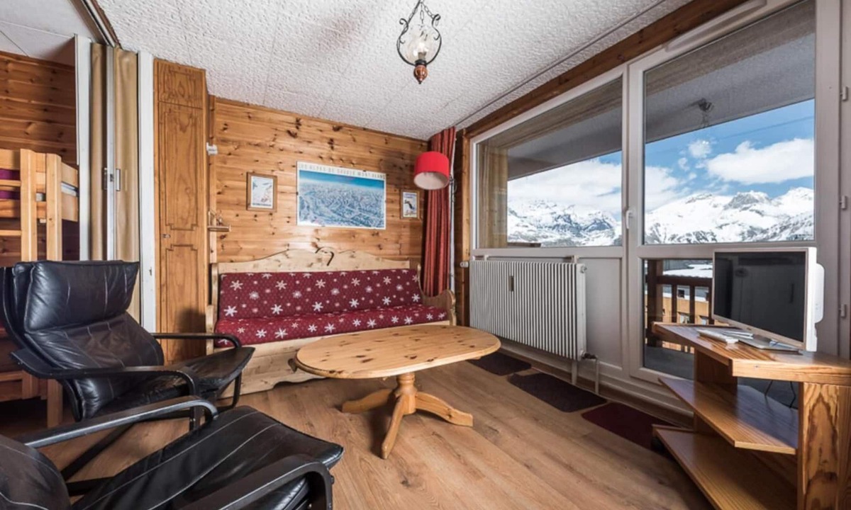 Les Almes Apartment | 4th floor, balcony, tv, ski locker, 32m², Tignes