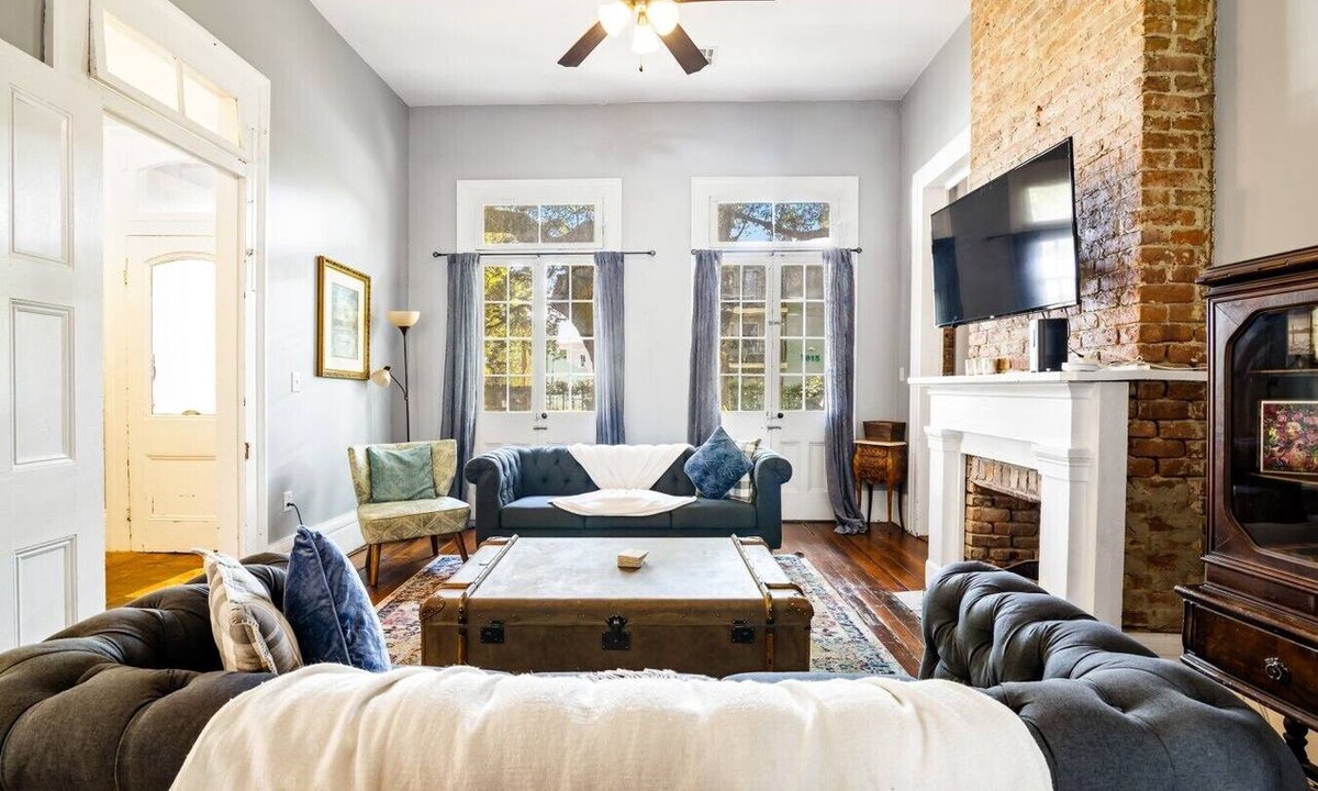 Treme House | 5 bedrooms, 10 Beds, Sleeps 10 5 Blocks to FQ, Pool Great for Bachelor and Bachelorette Parties
