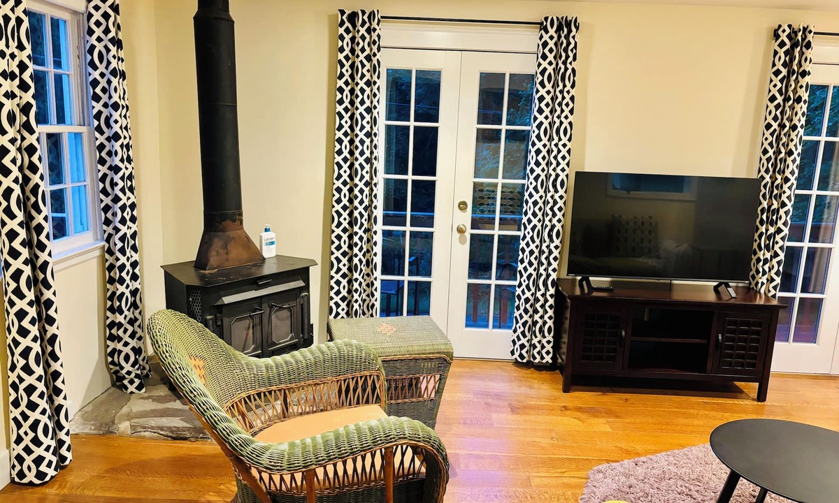 Weston House | 50%OFF Riverfront WestonHome 1.6 Acers-NYC 1 hour Near estaurants I-95& Parkway