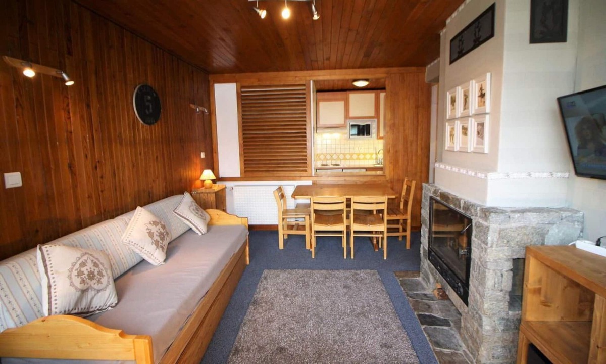 Le Lavachet Apartment | 50m from resort center, 1st floor, view mountain, balcony, tv, ski locker, 40m², Tignes