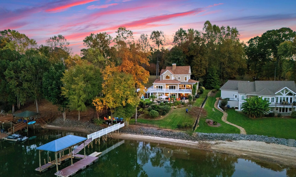 Mount Mourne House | 6BDR Lake Norman Retreat w/Pool, Hot Tub & Private Dock | Lake Life Cove