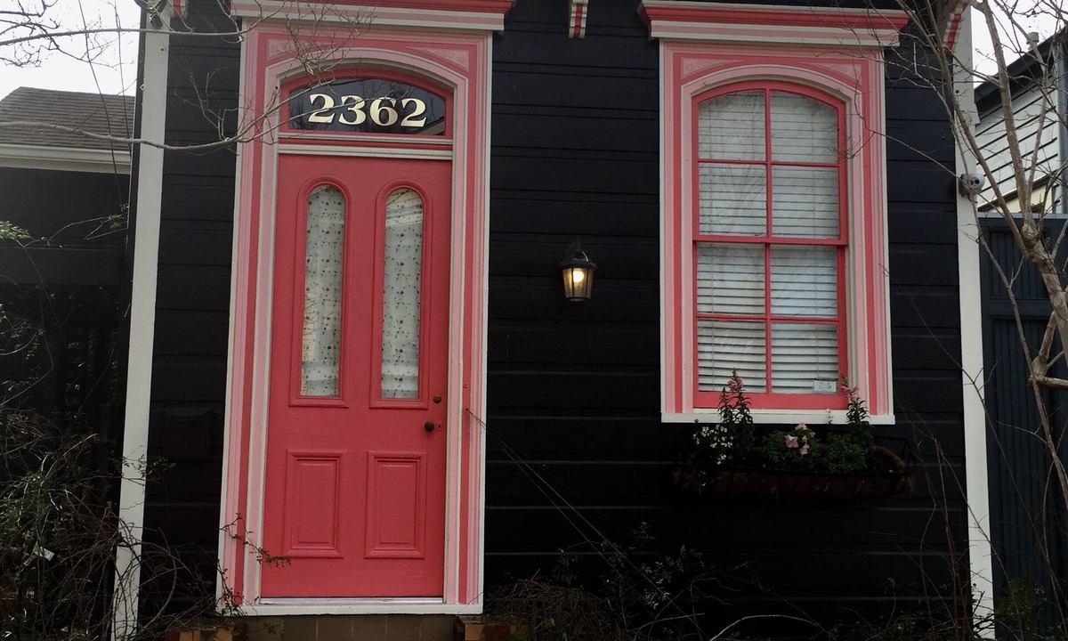 Saint Roch Cottage | A Beautiful Jewel Box. This House Is Painted Black !