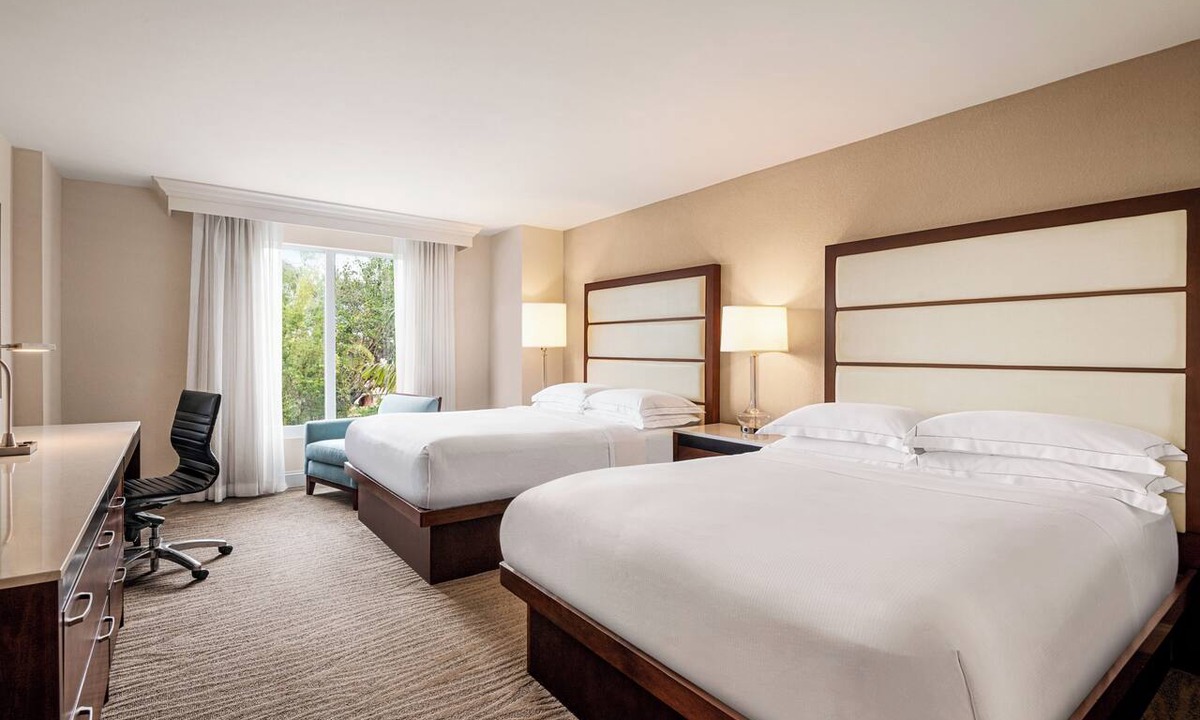 Park Shore Hotel | A Memorable Stay Awaits You Here! Outdoor Swimming Pool, Free Parking!