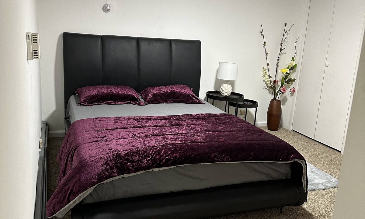 North Side Apartment | A quiet apartment near to everything with free parking