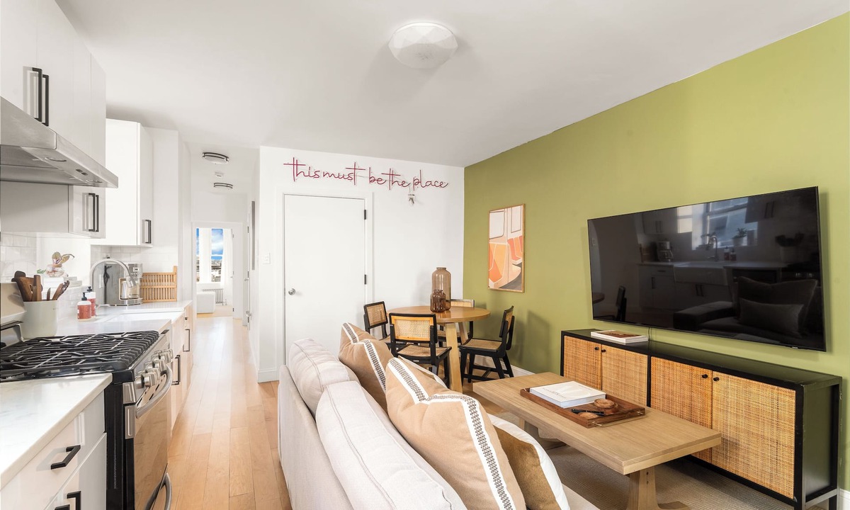 Williamsburg Apartment | Airy Sunlit 3BR w/AC - East Williamsburg | Near Newtown Creek Nature Walk