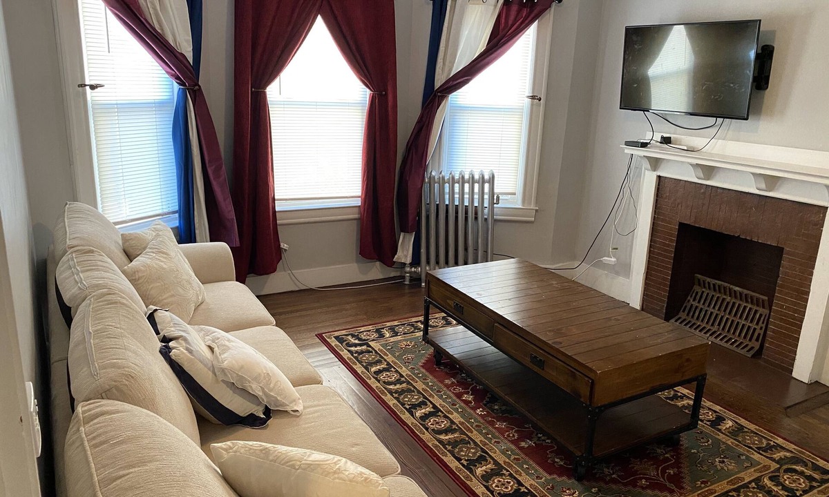Springfield Apartment | An evolving Oasis in the the Upper Hill area, with access to points of interest.