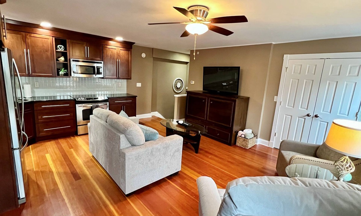 Monmouth Apartment | Apartment Downtown Monmouth by Market Alley