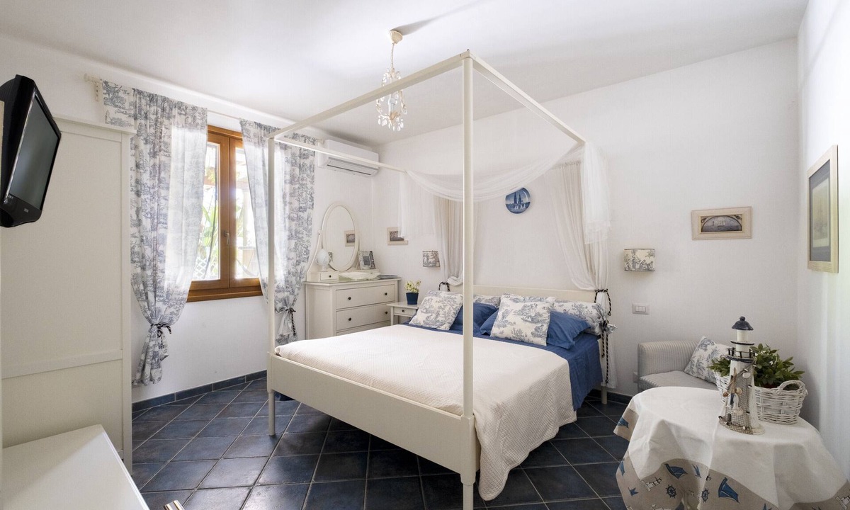 Cenate Apartment | Apartment 'Residence Le Cenate Ship In' with Private Terrace, Wi-Fi and Air Conditioning