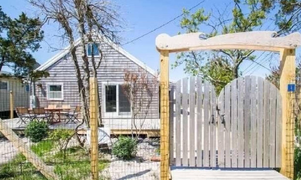 Seaview House | Beach Paradise- Ocean Bay Park Fire Island Sleeps 10