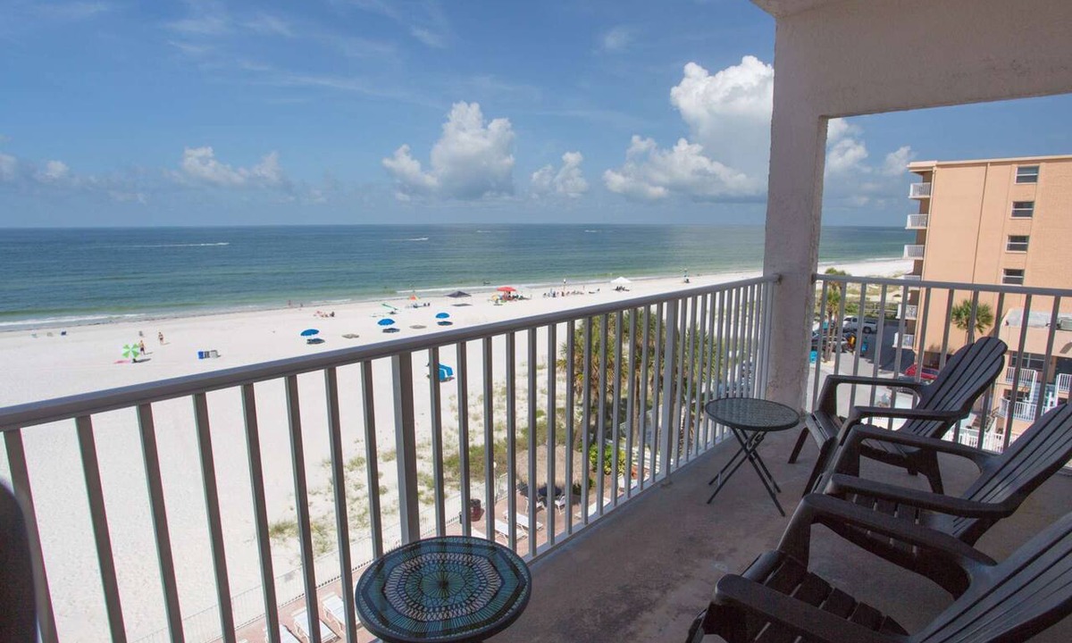 Madeira Beach Condo | Beachfront Escape with Beach, Pool, Hot Tub & Corner Unit. Tickets Included to Top Attractions Daily