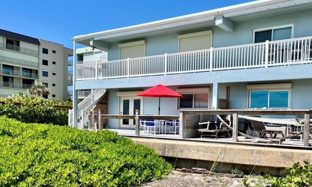 Crescent Beach Condo | Beachfront ground floor condo with deck and heated pool