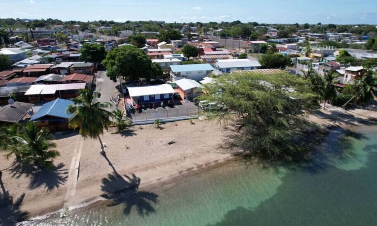 El Combate Cabin | Beachfront Rustic Cabin by Sunset Village - Blue
