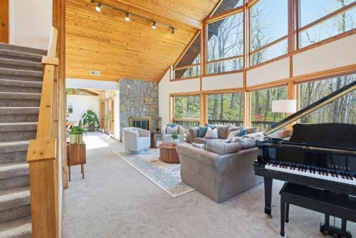 Garrison Ski Chalet | Beautiful A Frame Chalet with Grand Piano close to West Point Chalet Baby Friendly