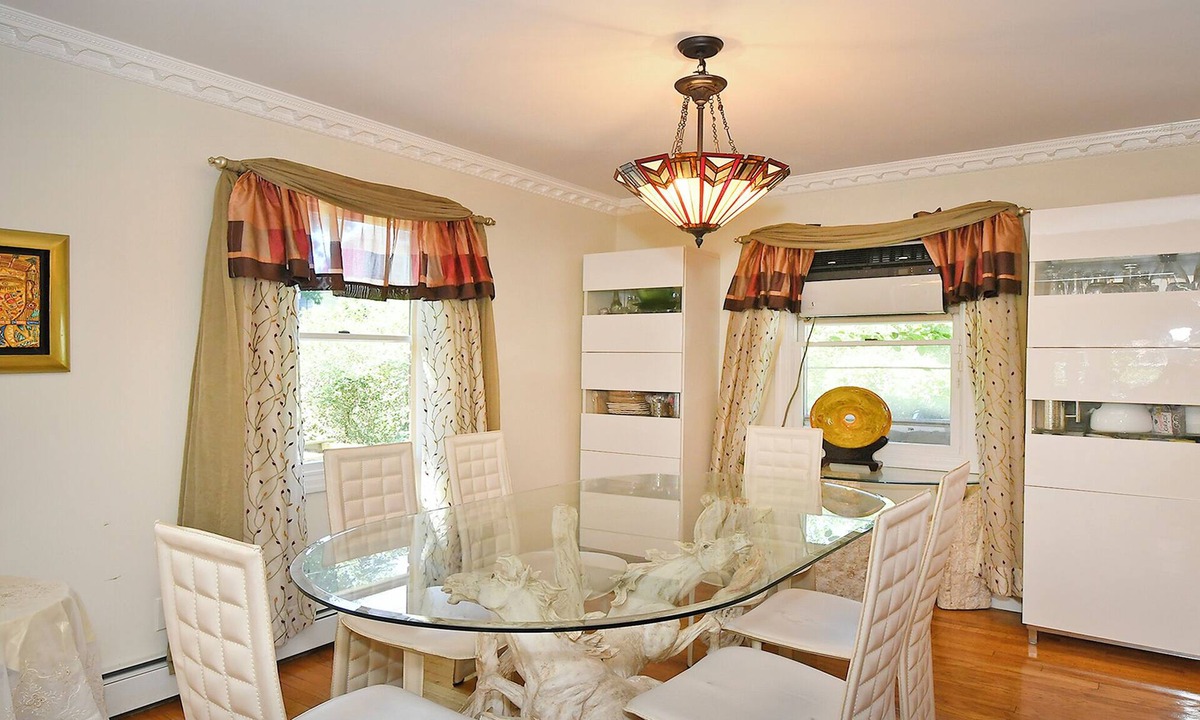 Roslyn Apartment | Beautiful home 2 bedrooms+2 bathrooms in Roslyn Historic Village