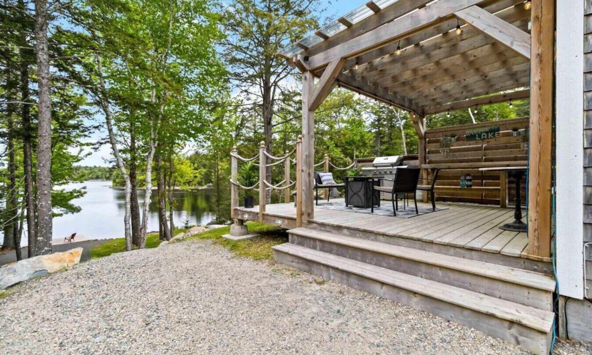LaBelle Cabin | Black Rattle Cabin - LaBelle NS