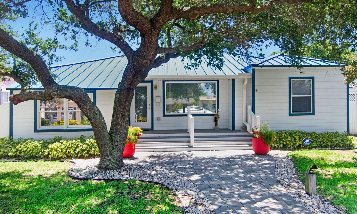Cocoa Beach Cottage | Blue Sky Beach Cottage- 1 block to the beach and in downtown Cocoa Beach!