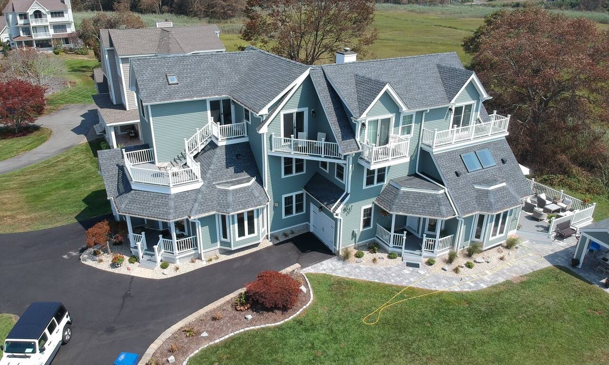 Westbrook Center House | Brand New, Villa Je t’aime, Across the Street from the beach, Sleeps 6 adults