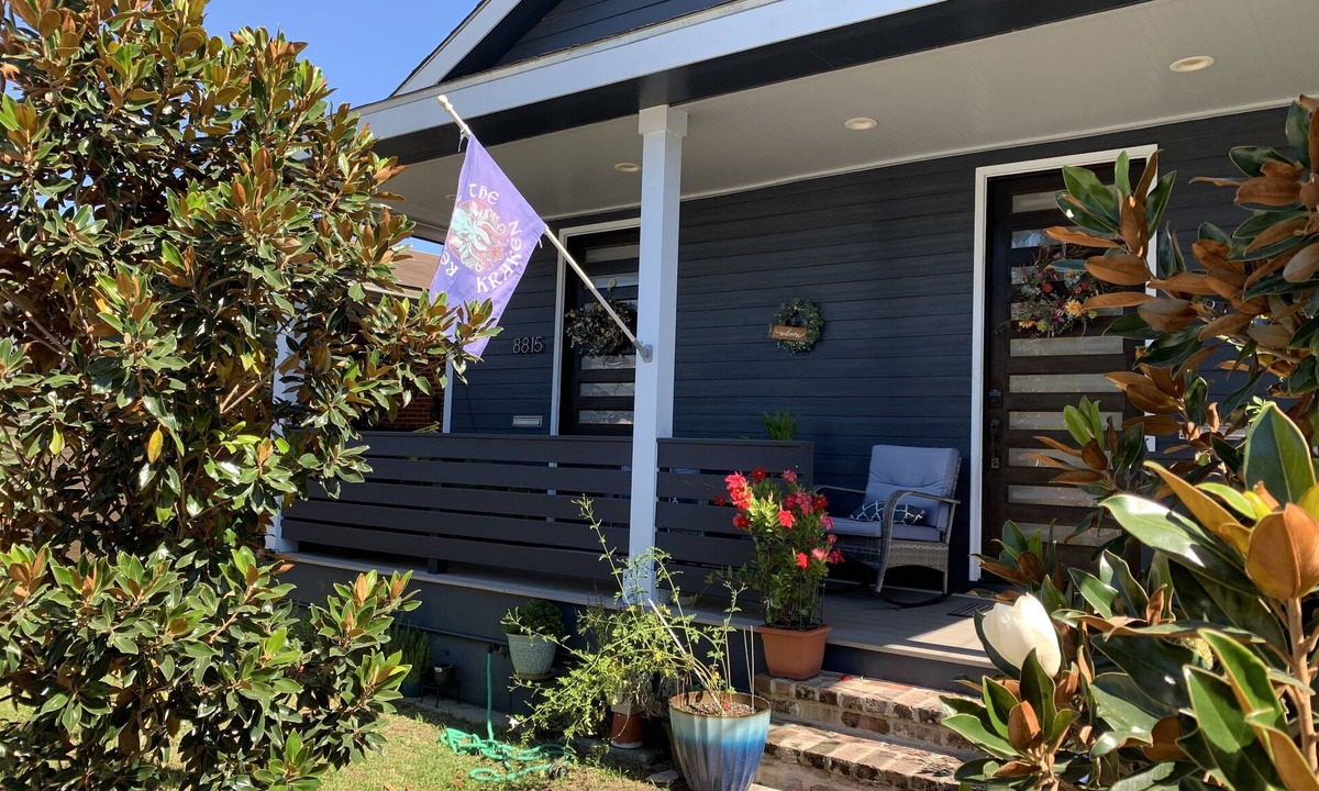 Leonidas Apartment | Bright, Roomy, Private 1/1 in Historic Riverbend