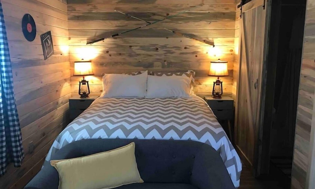 Coram Cabin | Cabin #6 | 10 Min to Glacier Park Entrance, Minutes to Glacier Park!