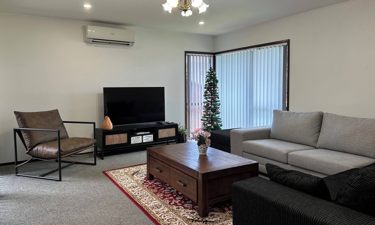 Manurewa House | Carnoustie Calm- A Cosy Wattle Downs Home