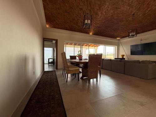 Los Sabinos House | Casa en Ajijic con Terraza y Jardín hasta para 8 personas