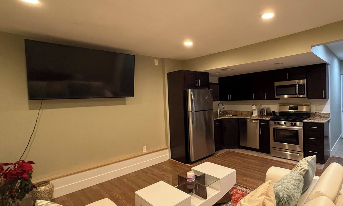 Ronkonkoma House | Charming 1-bedroom house in Ronkonkoma with AC, WiFi, Washer & Dryer