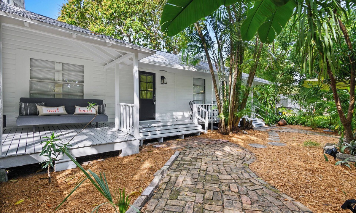 Old Northwood Cottage | Charming 2-bedroom cottage in lush tropical setting in popular West Palm Beach