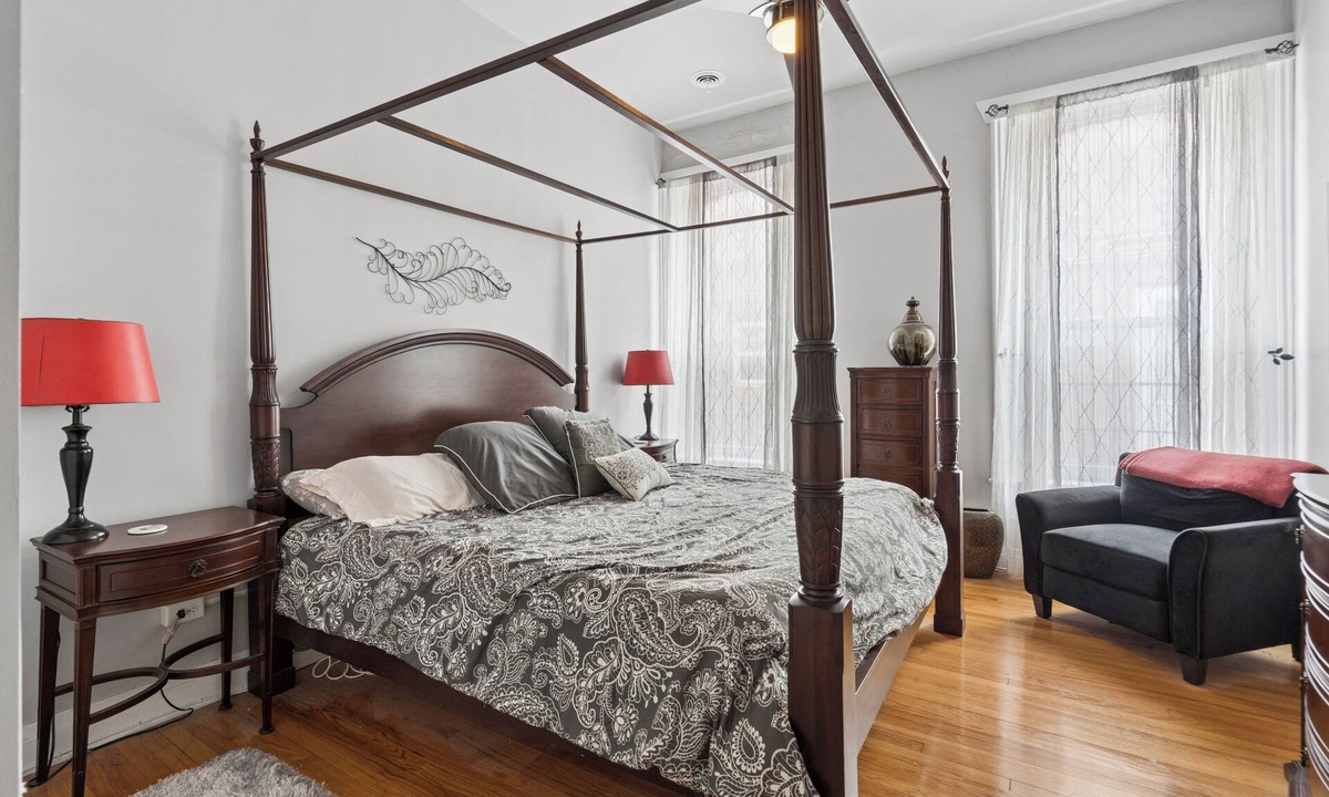 Newton Apartment | Charming 2-bedroom apartment in Newton on square above coffee shop!