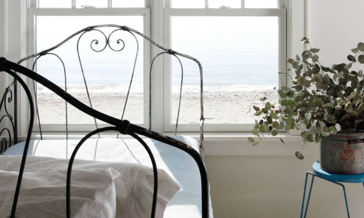 Stratford Cottage | Charming 2-bedroom waterfront cottage in Stratford with AC, WiFi