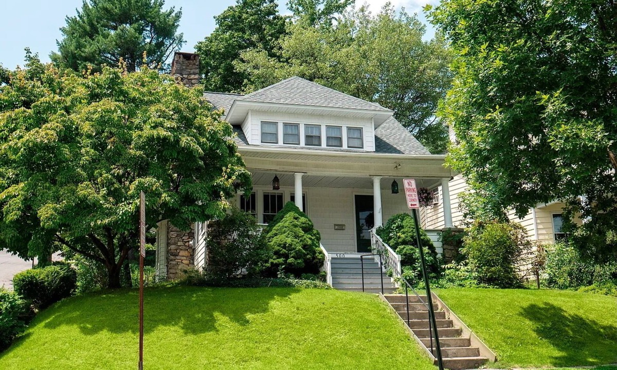Peekskill House | Charming 3-bedroom house with AC, WiFi in Peekskill