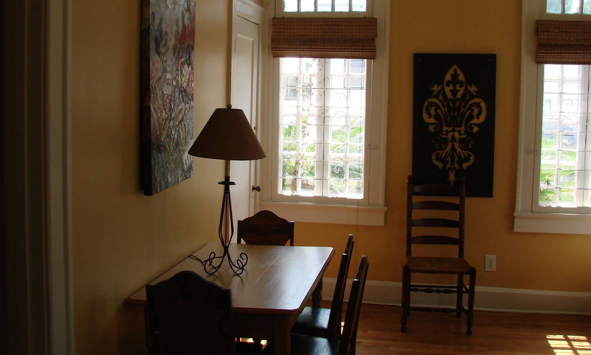 Touro Cottage | Charming casita, Uptown 1920's Bungalow - Walk to Streetcar