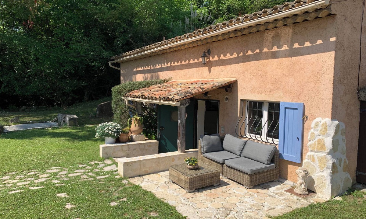 Le Bar-sur-Loup Cottage | Charming Private Cottage with Garden & Parking in Bar-sur-Loup