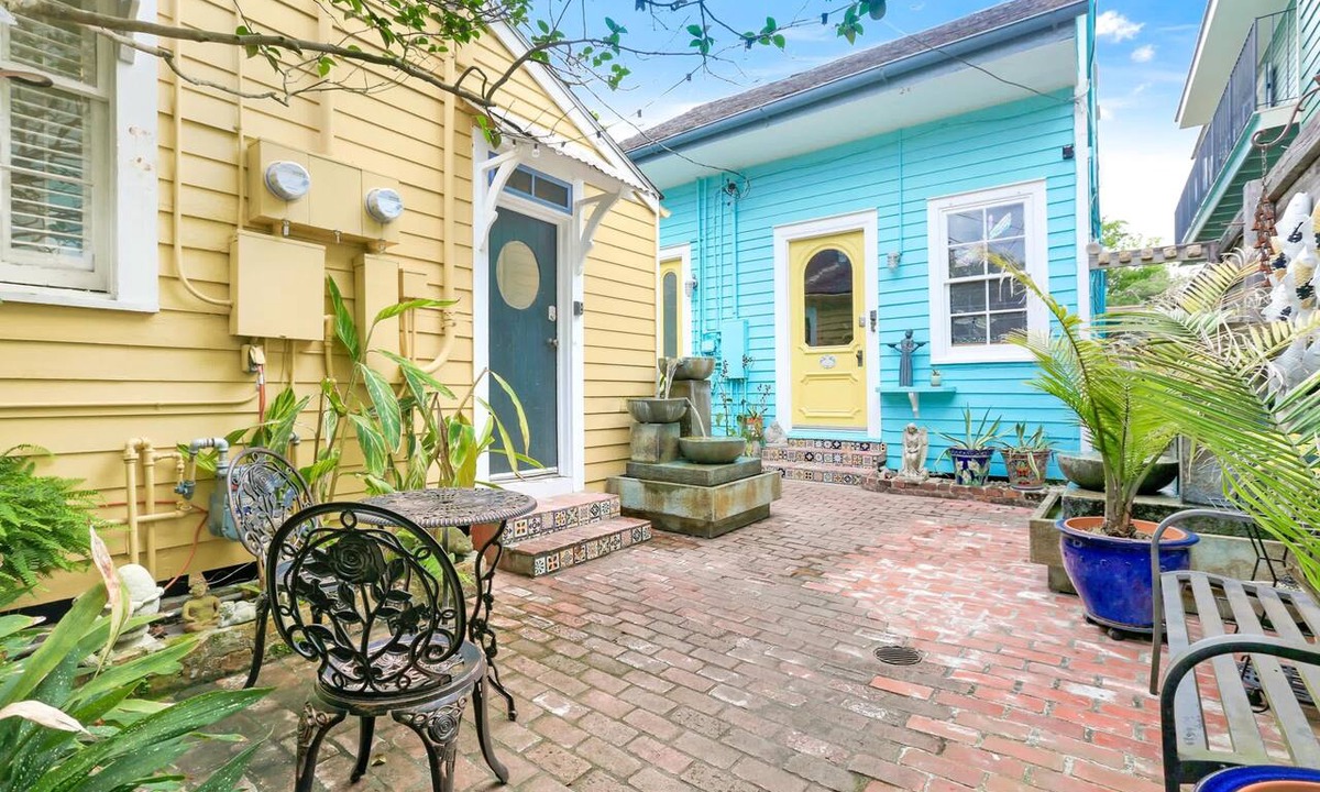 Faubourg Marigny Hotel | Charming Three Bedroom Cottage - Located in the historic B &W Courtyards Inn