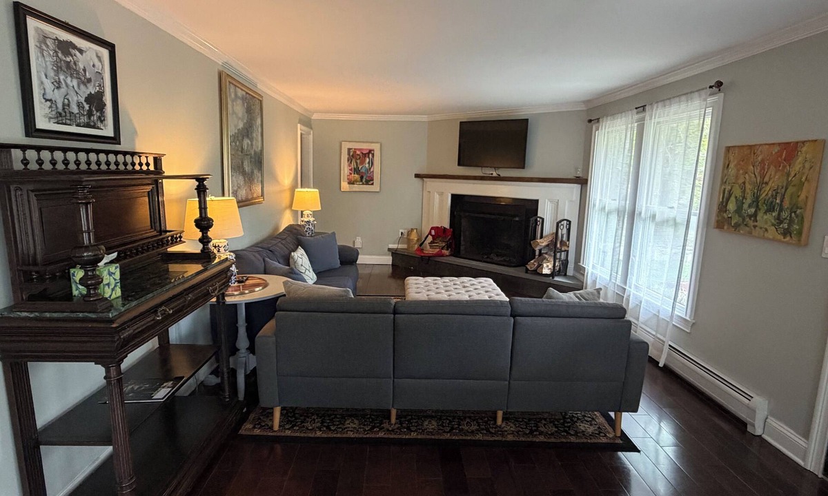 Stevenson House | Cheerful 4 bedroom home with all the updates