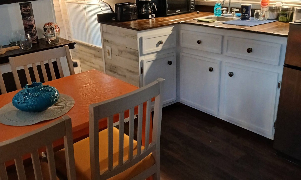 Springfield Boat Rental | Classic 2-bedroom , cabin yacht ,house boat ,in the bayou Springfield La