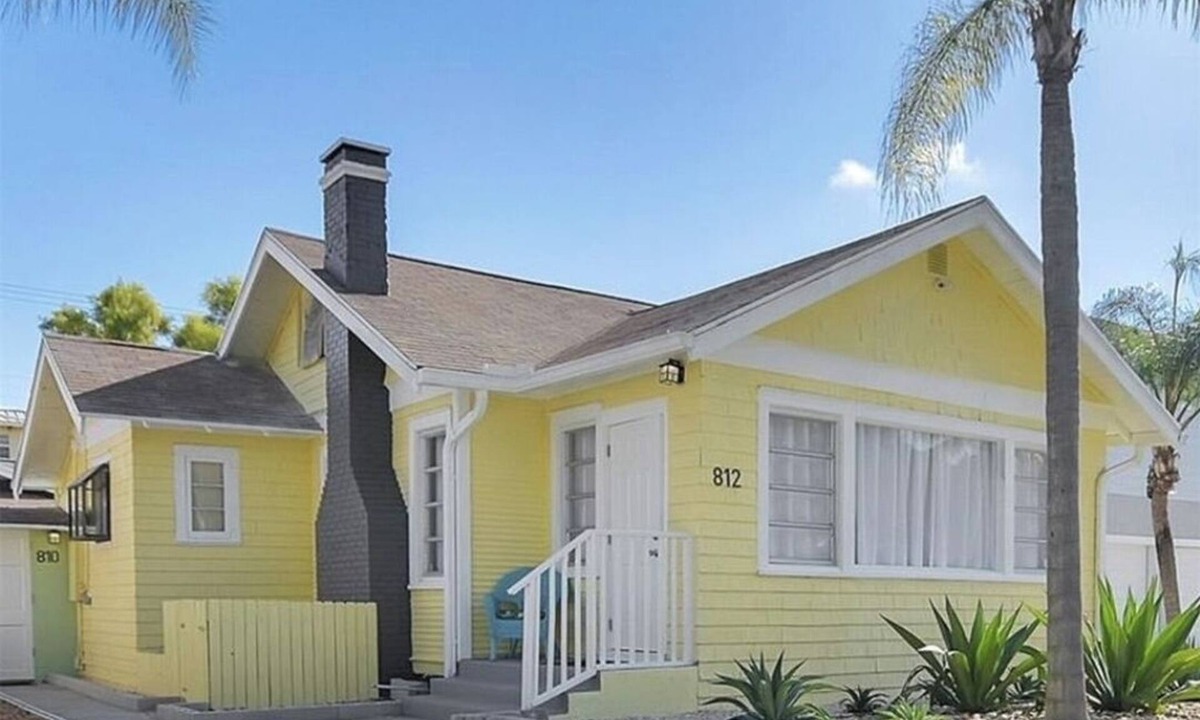 South Palm Park Neighborhood Association House | Coastal Cottage Charming 2-bedroom house with AC and WiFi in Lake Worth Beach