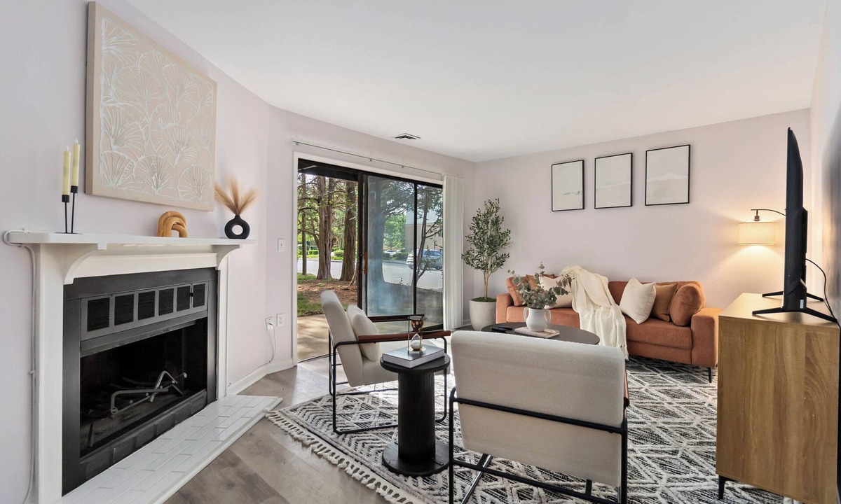 Charlotte Condo | Comfortable 2BR Condo with Patio & Free Parking - 7 Miles to Uptown Charlotte